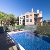 Deluxe Three-Bedroom Apartment with Pool