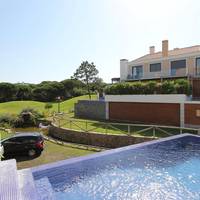Deluxe Three-Bedroom Townhouse with Pool and Hot Tub