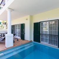  Superior 3 Bedroom Apartment with Small Pool