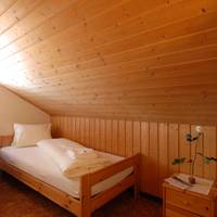 Budget Single Room with Shared Bathroom