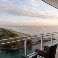 Queen Room with Partial Ocean View with Balcony