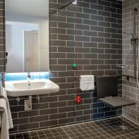 Double Room Mobility Access with Roll-In Shower - Non-Smoking