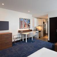 Queen Studio - Mobility Accessible with Roll-In Shower