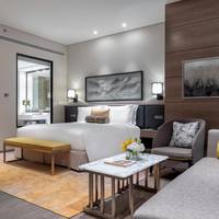One Bedroom Balcony Suite, Free Beach and Mall Transfers