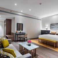 One-Bedroom Luxury Suite with Club Lounge Access, Free Beach and Mall Transfers