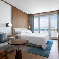 Deluxe Queen Room with Balcony and Sea View