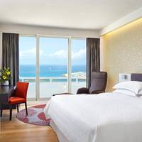 Premium Queen Room with Balcony - Seafront/Mid Floor