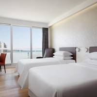 Premium Twin Room with Sea View - Mid Floor