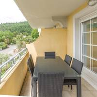 Two-Bedroom Apartment (6 Adults) with Balcony