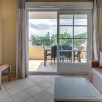 Two-Bedroom Apartment with balcony (6 adults) disability access