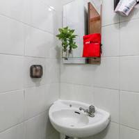 RedDoorz Double Room