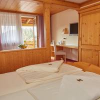 Family Room (2 Adults + 2 Children)