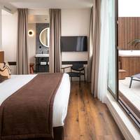 Suite with Hot Tub