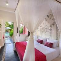 Grande Pool View Room