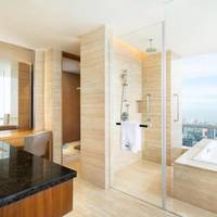 Renewal King Smoking, Club lounge access, Larger Guest room