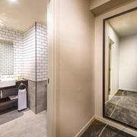 Queen Room with Twin Tower View