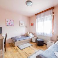 Family Room (2 Adults + 3 Children)