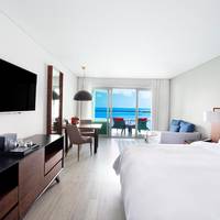 Grand Junior Suite Jacuzzi King Ocean Front