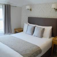 One-Bedroom Apartment (Double Bed + Single Bed)