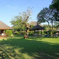 Villa with Garden View