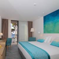 Superior Room with Balcony and partial Sea View