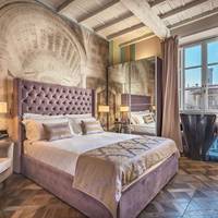 Deluxe Queen Room with Cathedral View 
