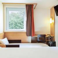 Standard Room with 1 Double and 1 Single Bed