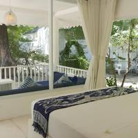 Bungalow with Garden View