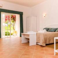Studio (2 Adults + 1 Child)