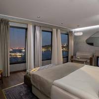 Corner Suite Room with Sea View