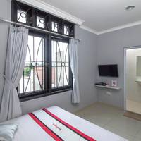 RedDoorz Double Room