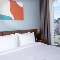 Superior King Room with City View
