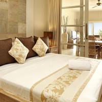 One-Bedroom Suite with Sea View