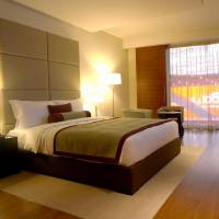 Meet & Assist - Deluxe King Room