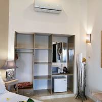 One-Bedroom Bungalow with Sea View