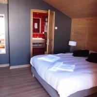 Premium Three-Bedroom Apartment with Cabin (10 Adults)