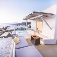 Elegant Suite with Outdoor Hot Tub