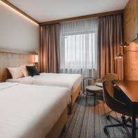 Deluxe Guest Room with Two Single Beds