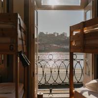 Dormitory Room with Private Bathroom and River View (10 People)