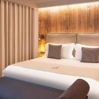 Deluxe Room (2 Adults + 1 Child)