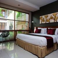 Deluxe Suite with Pool View