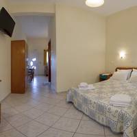 Studio (2-3 Adults)