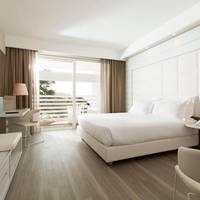 Superior Double or Twin Room with Partial Sea View