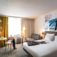 2 Adjacent Rooms