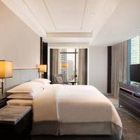 One-Bedroom Ambassador Suite with Club Lounge Access