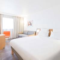 Superior Room with 1 Queensize Bed and Sofa 