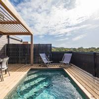 Standard Three-Bedroom House with Private Pool (6 Adults)