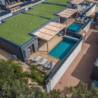 Superior Four-Bedroom House with Private Pool (8 Adults)