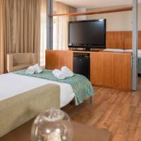 Family Suite (2 Adults + 2 Children)