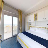 Suite with Balcony and Sea View